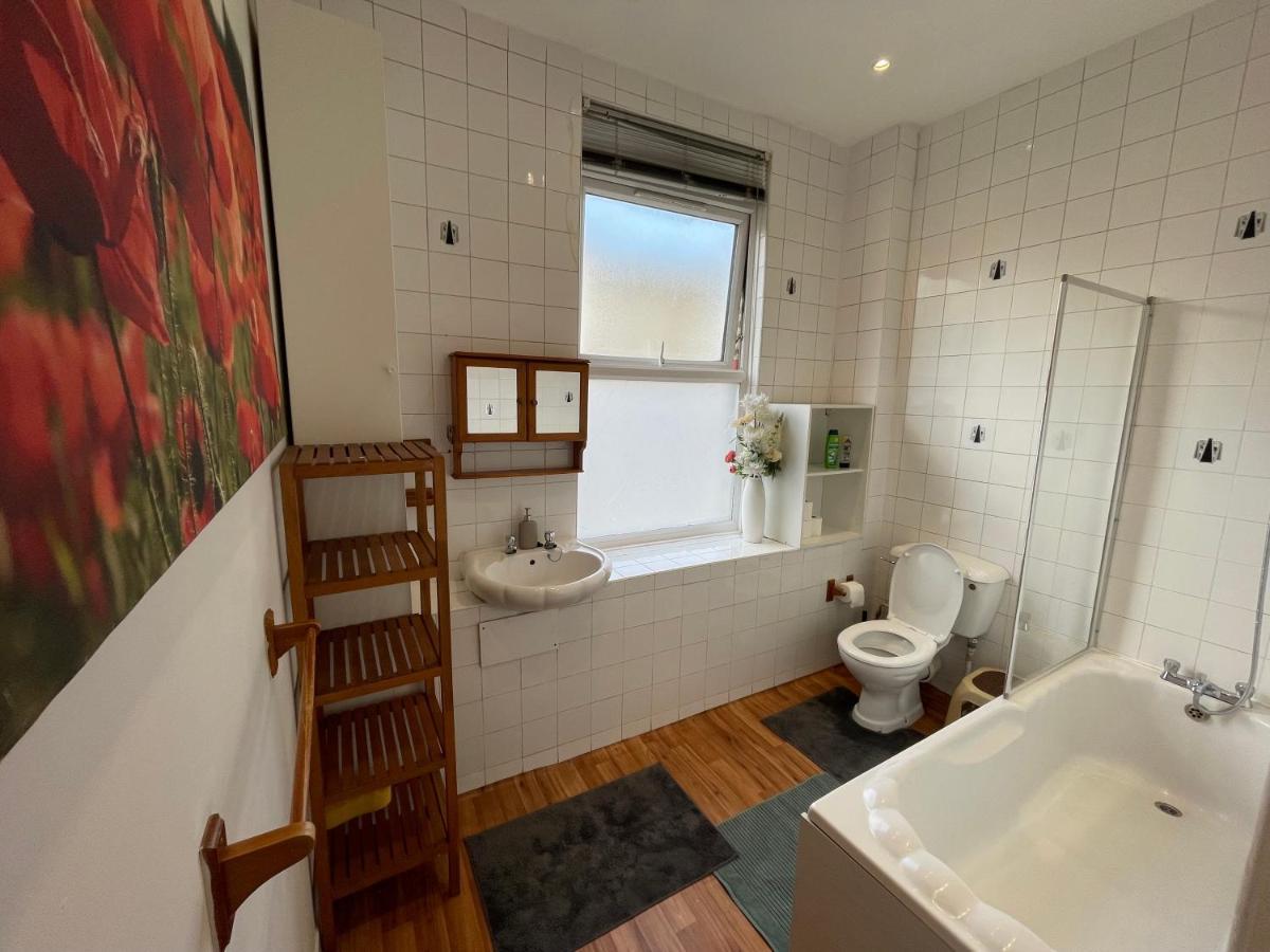 לונדון Spacious Family Flat מראה חיצוני תמונה